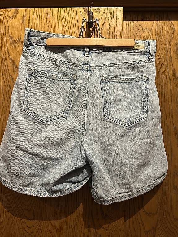 Pantaloni: hellblaue Shorts/Jorts – Usato da Langnau am Albis venduto da npi_rsc8 1