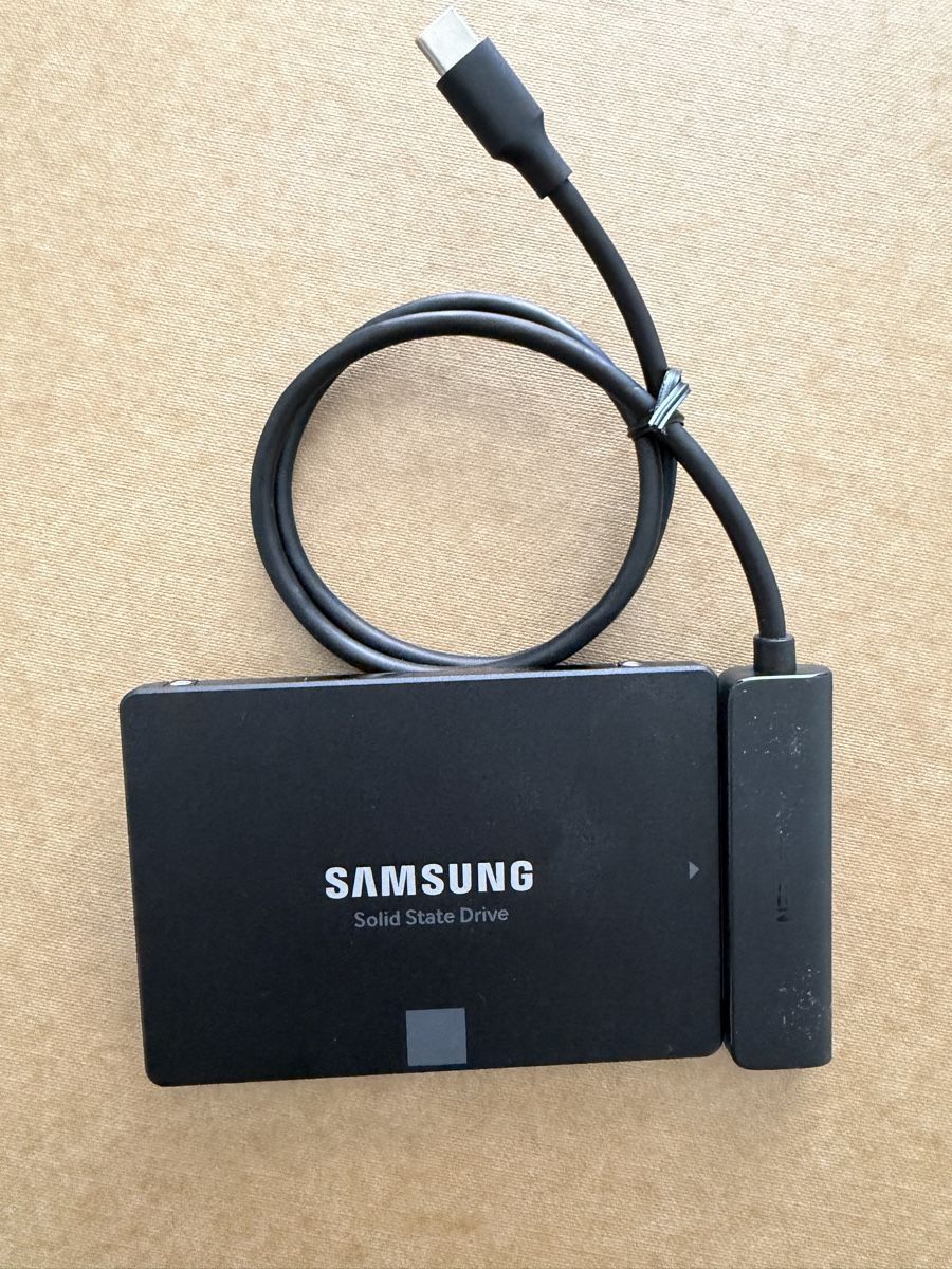 Samsung Harddisks: Samsung 870 EVO 500GB SSD with USB-C adapter – Gebraucht aus Zürich von buy_d5vz