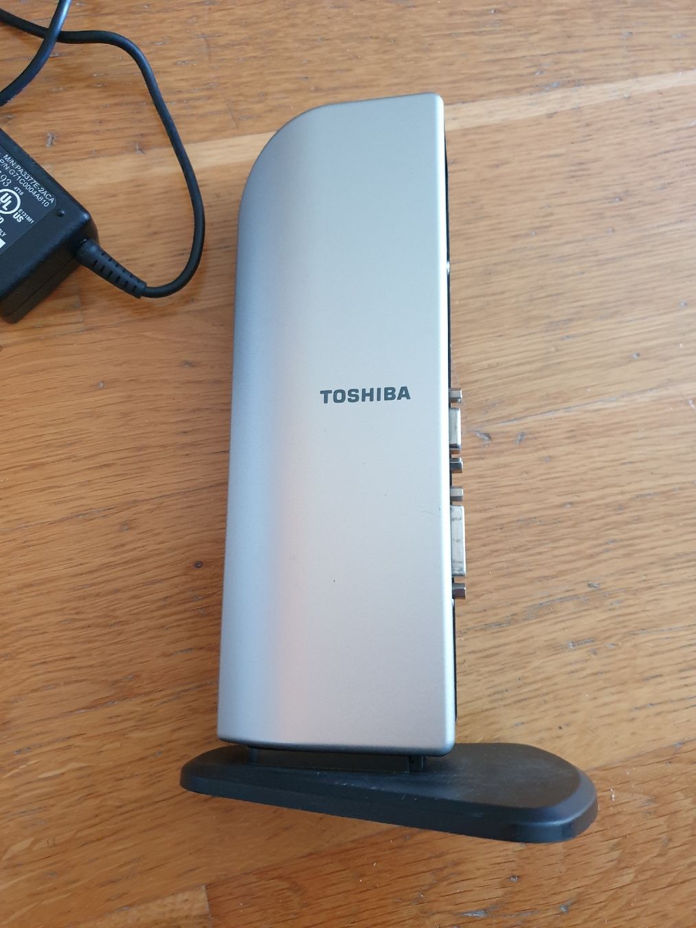 Docking station: Toshiba Station Dynadock U10 mit Strom – Usato da Ittigen venduto da Ziok187 4