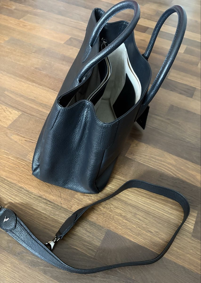 Taschen: Pack Easy Ledertasche Loris, schwarz mit Schultergurt – Gebraucht aus Baden von est_92cz 1