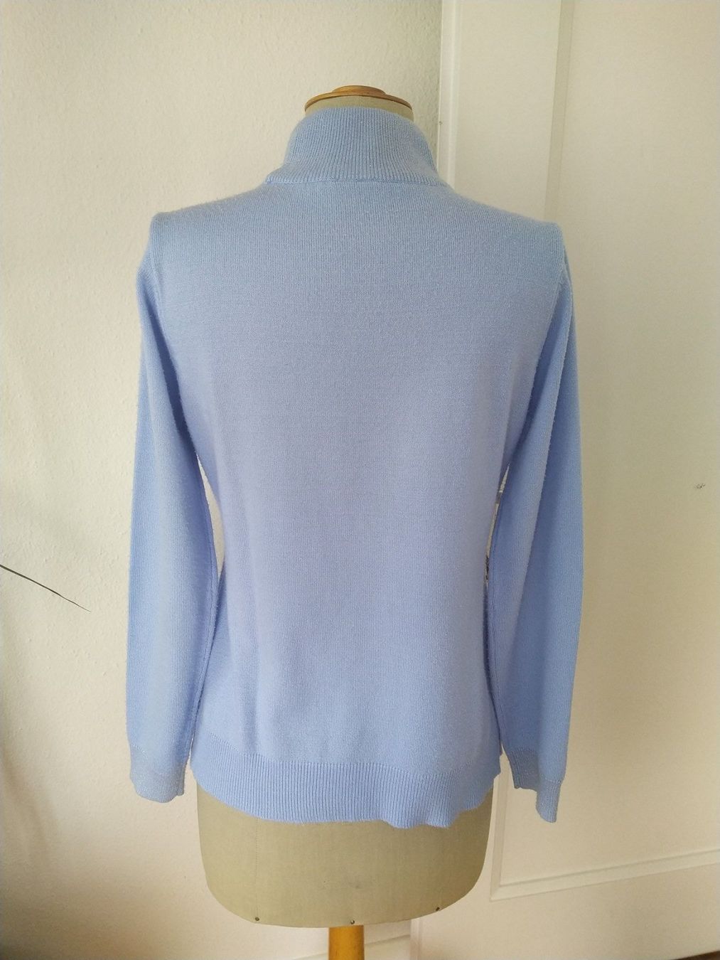 Pullover & Sweatshirts: Rollkragenpullover 'hellblau' – Gebraucht aus Triesen von kunterfund 4
