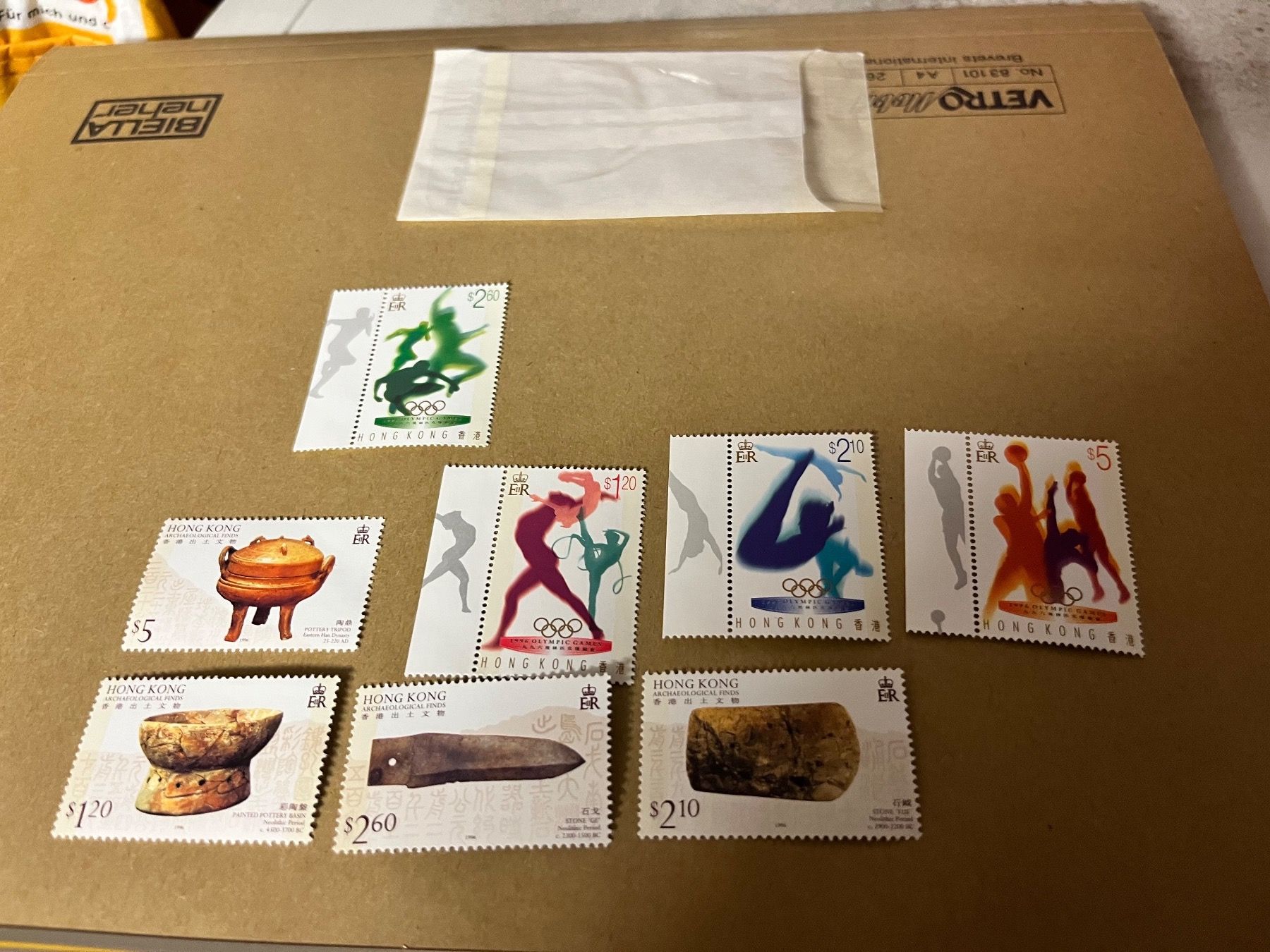 Tutti i francobolli: 8 tolle Briefmarken Hongkong – Nuovo e nell'imballaggio originale da Zürich venduto da engebrunau