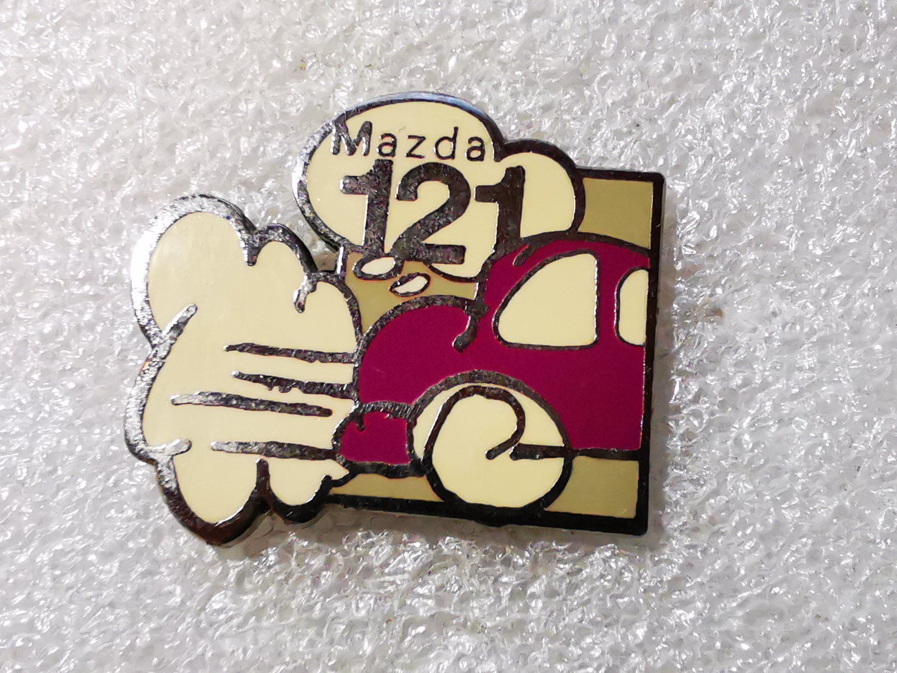 Placchette & Badge: Ansteckpin 50: Mazda 121 – Usato da Oppligen venduto da Pin-Fall-Shop