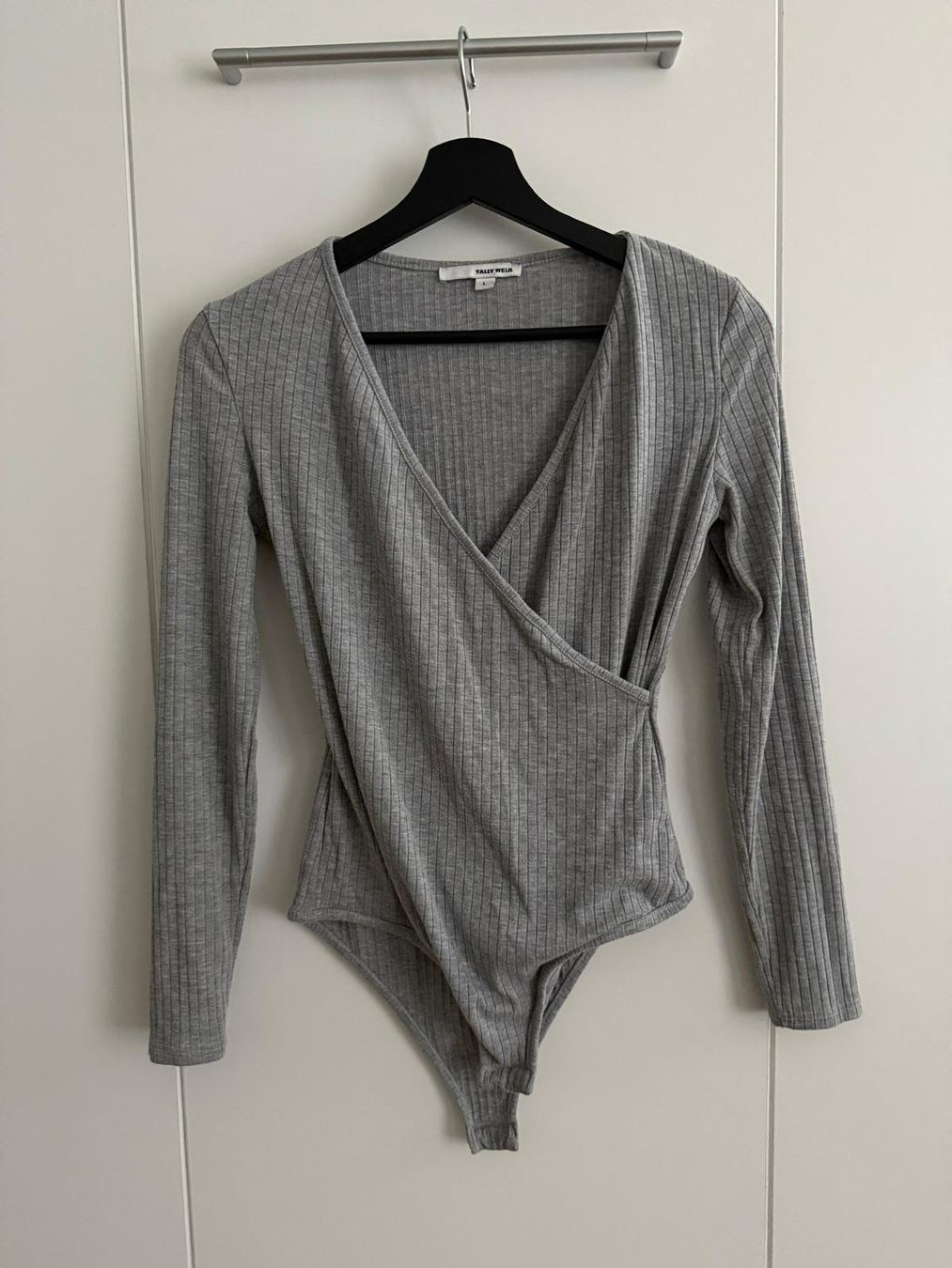 Top: Gray ribbed long-sleeve bodysuit size 34 – Usato da Luzern venduto da rec_8srh