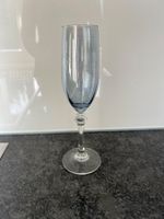 Blaues Sektglas