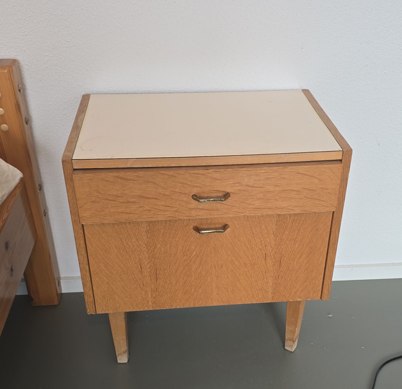 Comodini: Vintage Nachtkästchen – Usato da Zürich venduto da iri_f92y