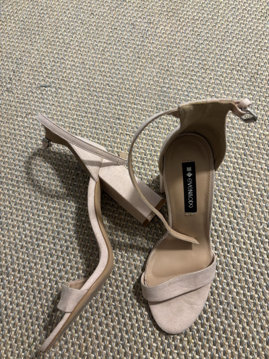 Scarpe da donna: Sandalette mit Absatz, Gr. 37 – Usato da Oberhofen Thun'see venduto da janine.70