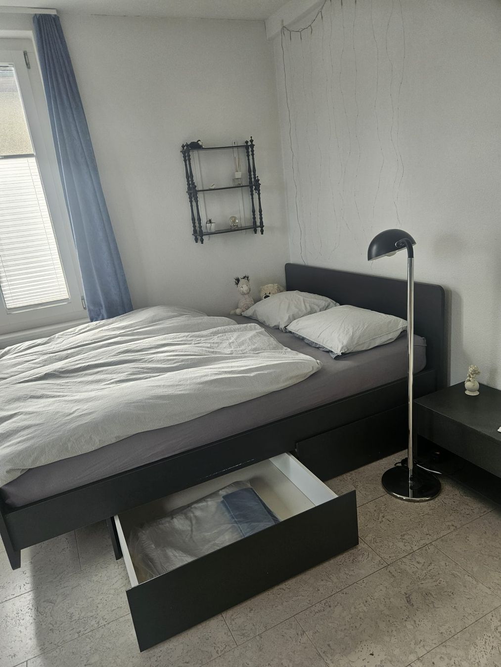 Letti: Doppel-Bett mit Schubladen und Nachttisch – Usato da Murten venduto da and_b9rp 3