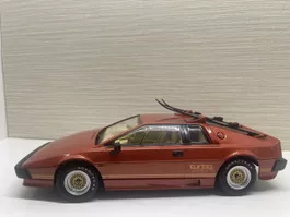 Modellauto Lotus Esprit Turbo mit Skiträger massstab 1:18