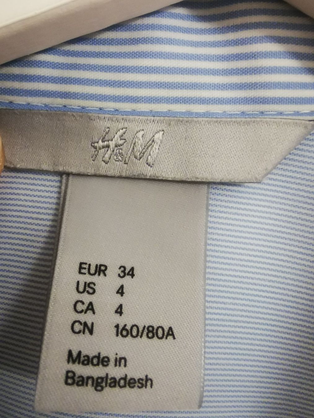 H&M Blusen: H&M Hemd hellblau Grösse S guter Zustand – Gebraucht aus Niedergösgen von lil_s6k8 3