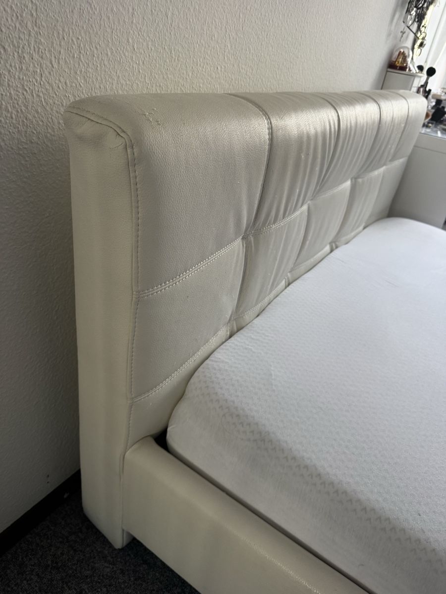 Betten: GRATIS: Bett mit Matratze – Gebraucht aus Emmen von Edj_nava 4
