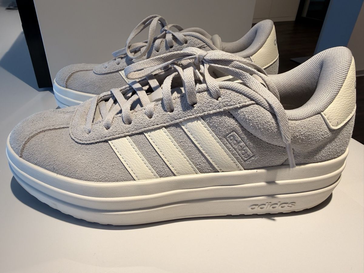 Adidas Chaussures femmes: Adidas Sneaker grau Wildleder  – Neuf (Voir description) à Münsingen par saenny79