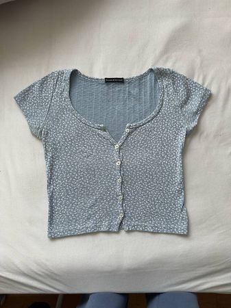 Brandy Melville Top hellblau mit Blumenmuster
