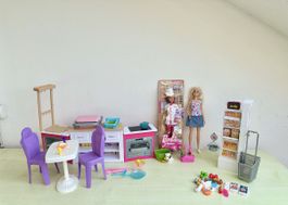 Barbie Küche mit Puppen und Accessoires