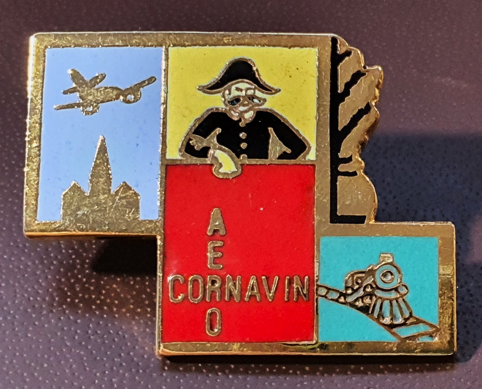 Plaketten & Abzeichen: T303 - Pin AERO CORNAVIN – Gebraucht aus Reinach BL von Boston-Verkauf