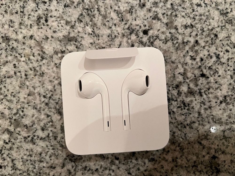 Apple EarPods Kopfhörer Lightning (Neu und originalverpackt) in ...