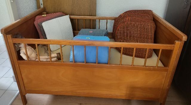 Letti: Petit lit en bois ancien – Usato da Romont FR venduto da mar.ja 1