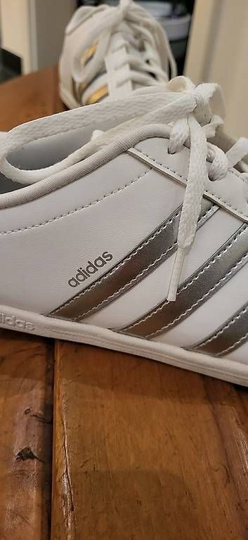 Scarpe da donna: Adidas Sneaker - Grösse 40 – Usato da Wangen SZ venduto da daslohntsich 1