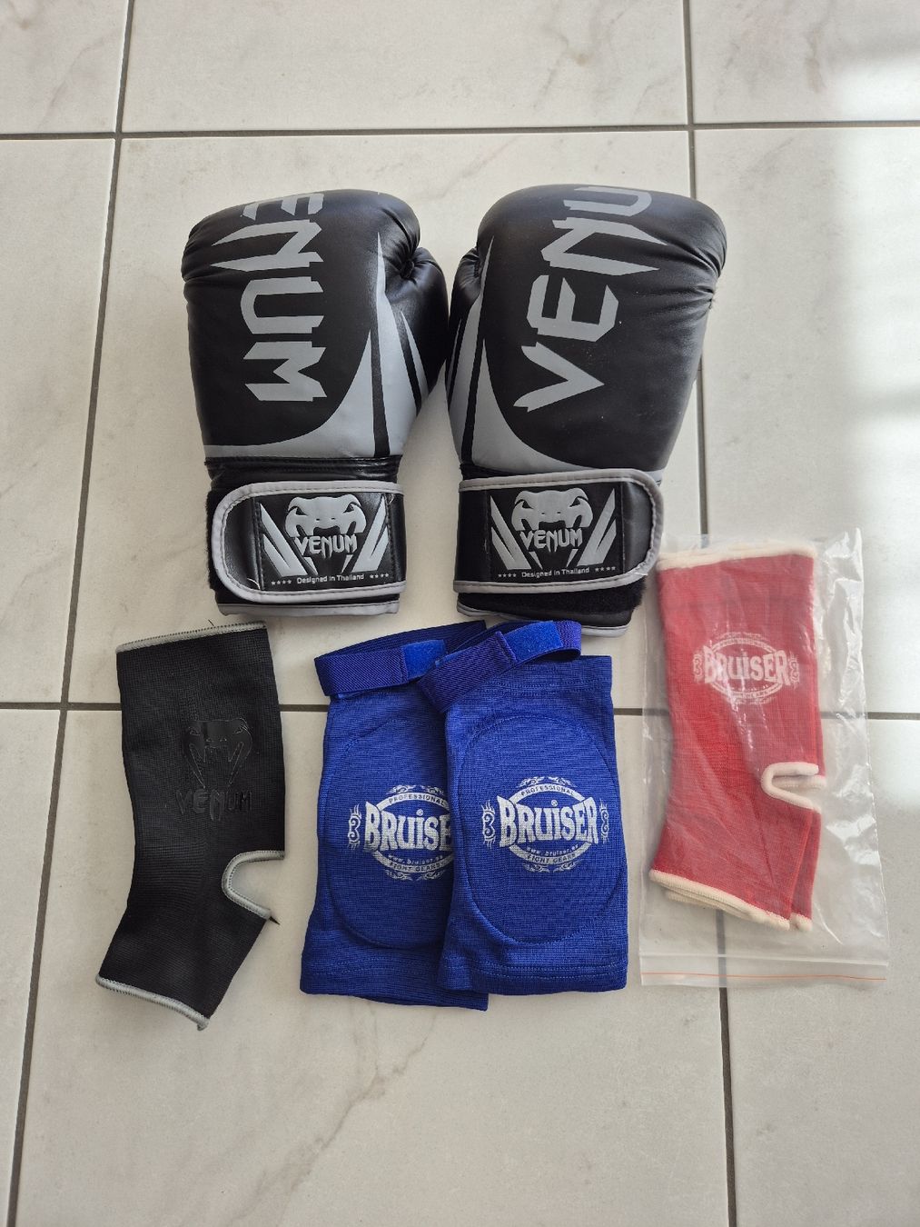 Guanti & manicotti: Box Handschuhe – Usato da Rudolfstetten venduto da Natalie_0404