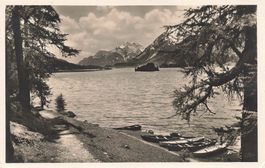 Sils im Engadin (GR) Silsersee mit Bergen