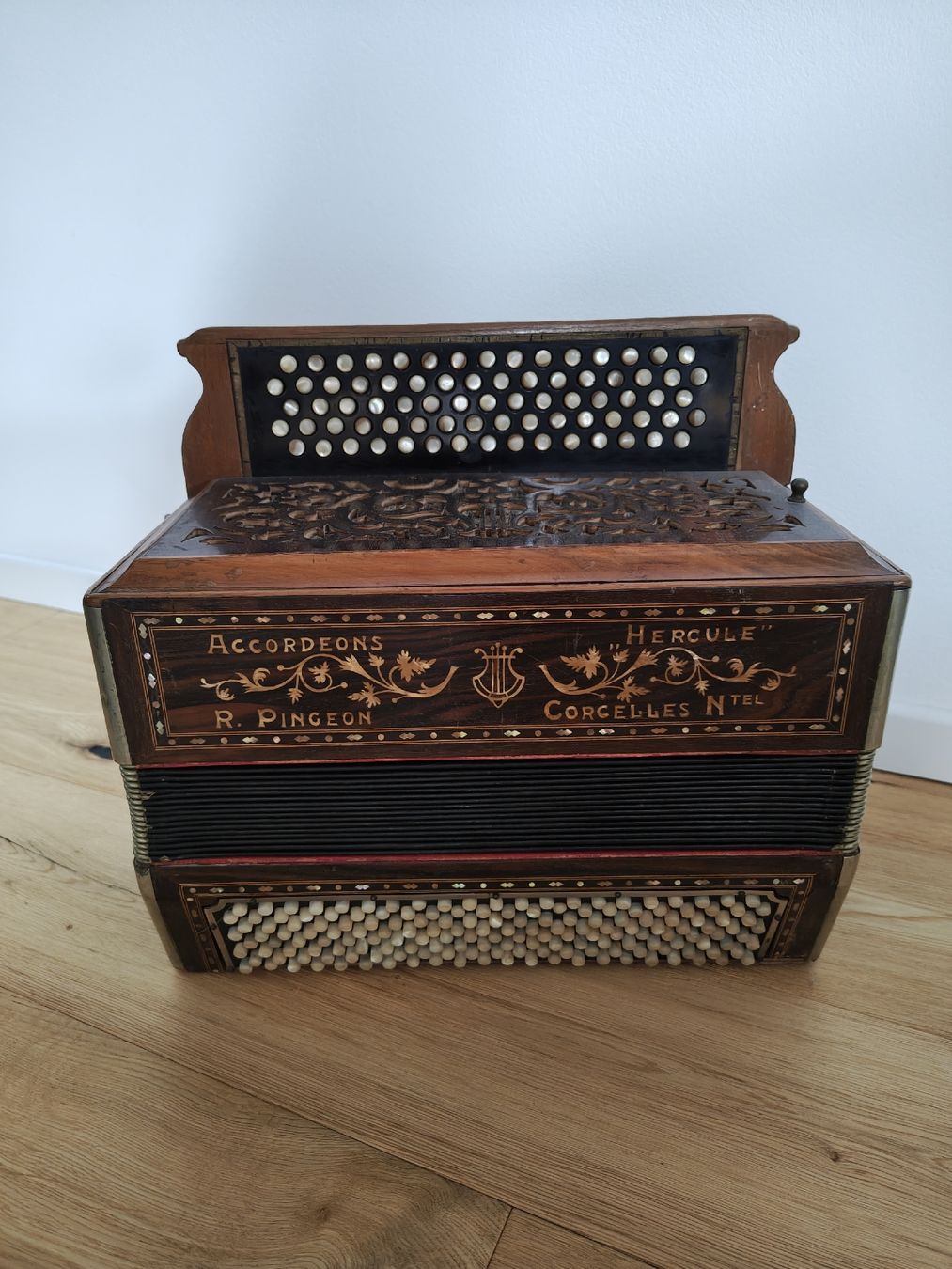 Strumenti musicali: Accordéon Ancien Hercule R.Pingeon Corcelle – Difettoso da Fontainemelon venduto da ad_ 4