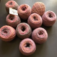 500g reine Schafwolle handgesponnen - rosa/grau/lachs