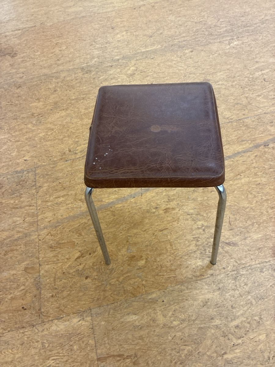 Sgabelli: Vintage Hocker / Sitzhocker mit braunem Kunstlederbezug – Usato da Murgenthal venduto da casatualiq 3