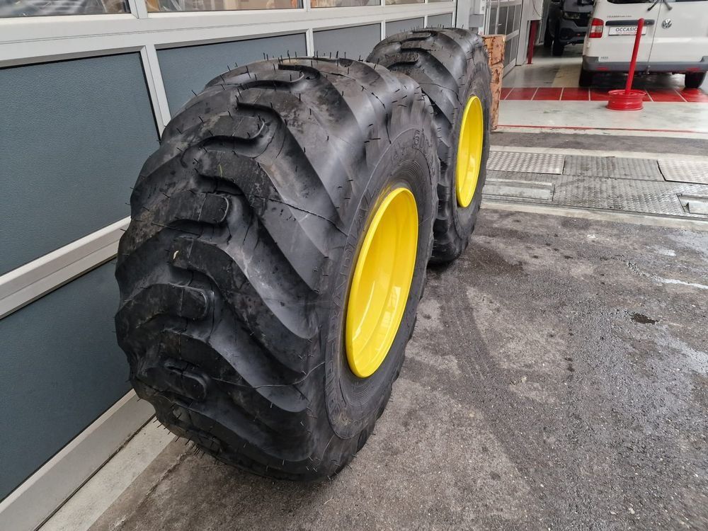 Menzi Muck Pneumatici & Ruote complete: Menzi Muck A91 Räder - 2 Stück – Usato da Alpnach-Dorf venduto da Hess-Automobile 4
