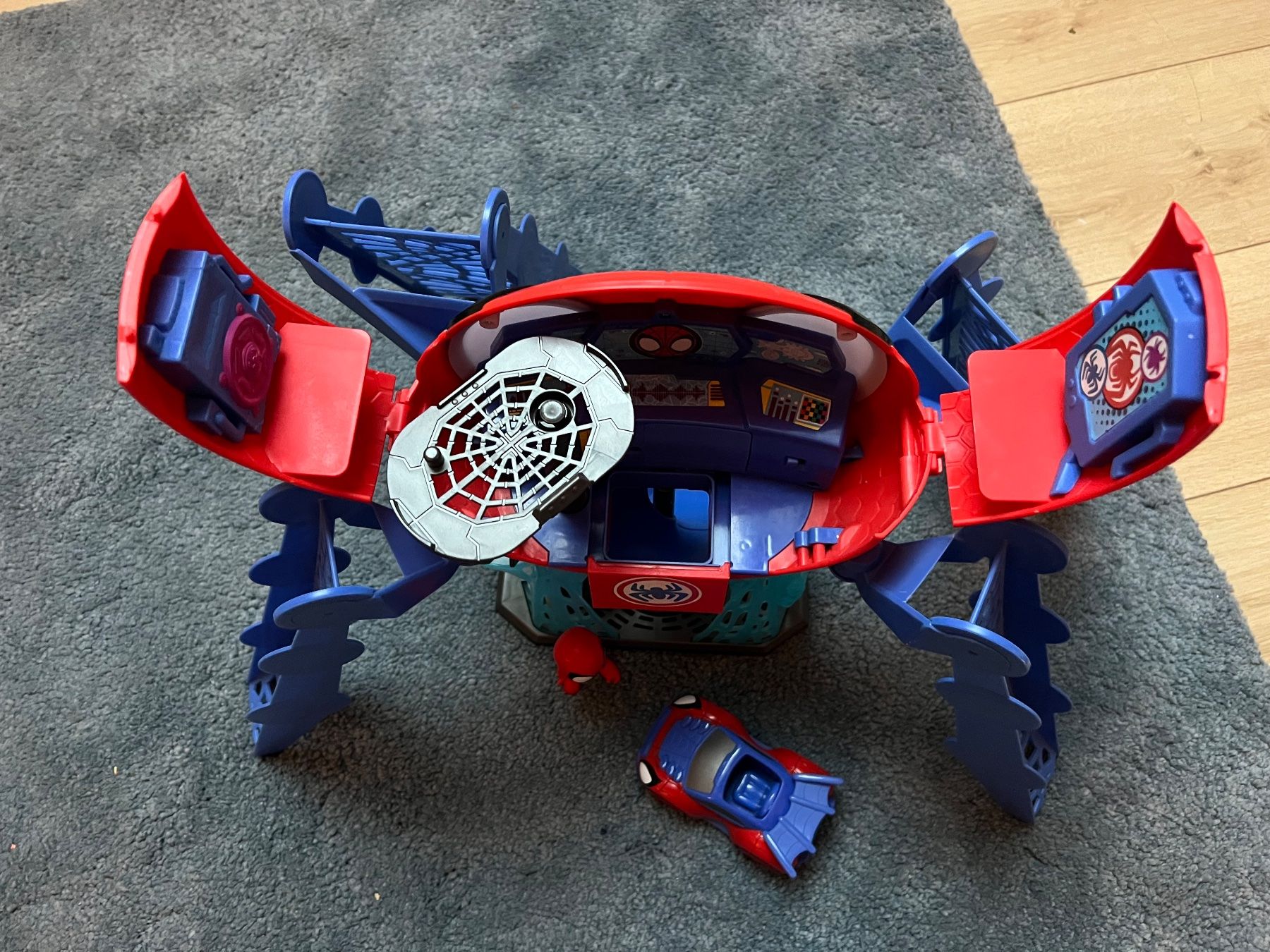 Hasbro Giocattoli: Spiderman Hauptquartier Spielset mit Auto und Figur, supe... – Usato da Founex venduto da rbo_l5m5 3