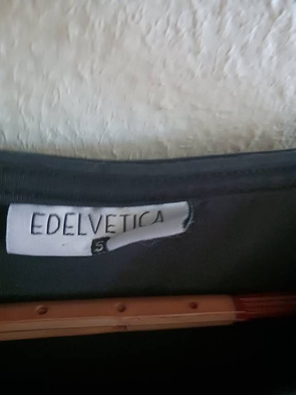 Edelvetica T-shirt: Shirt S/M von Edelvetica – Usato da Riedholz venduto da bri_fr7s 1