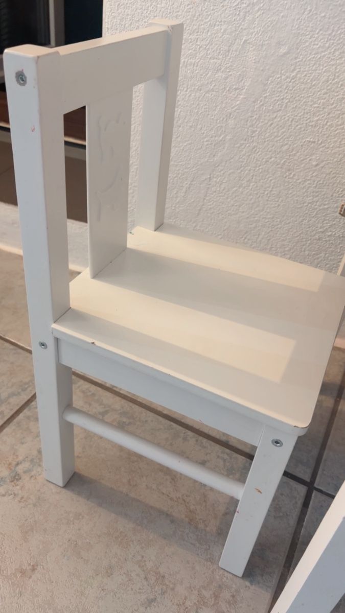 Tischset: Childrens Table and 2 Chairs Set White Good Condition – Gebraucht aus Dietikon von adr_pw26 1