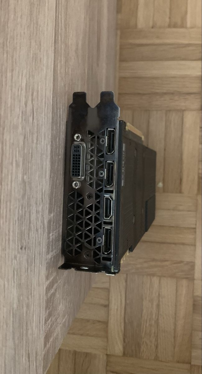 Nvidia Grafikkarten: PNY Geforce GTX 980 – Gebraucht aus Chur von Stechmuecke21 4