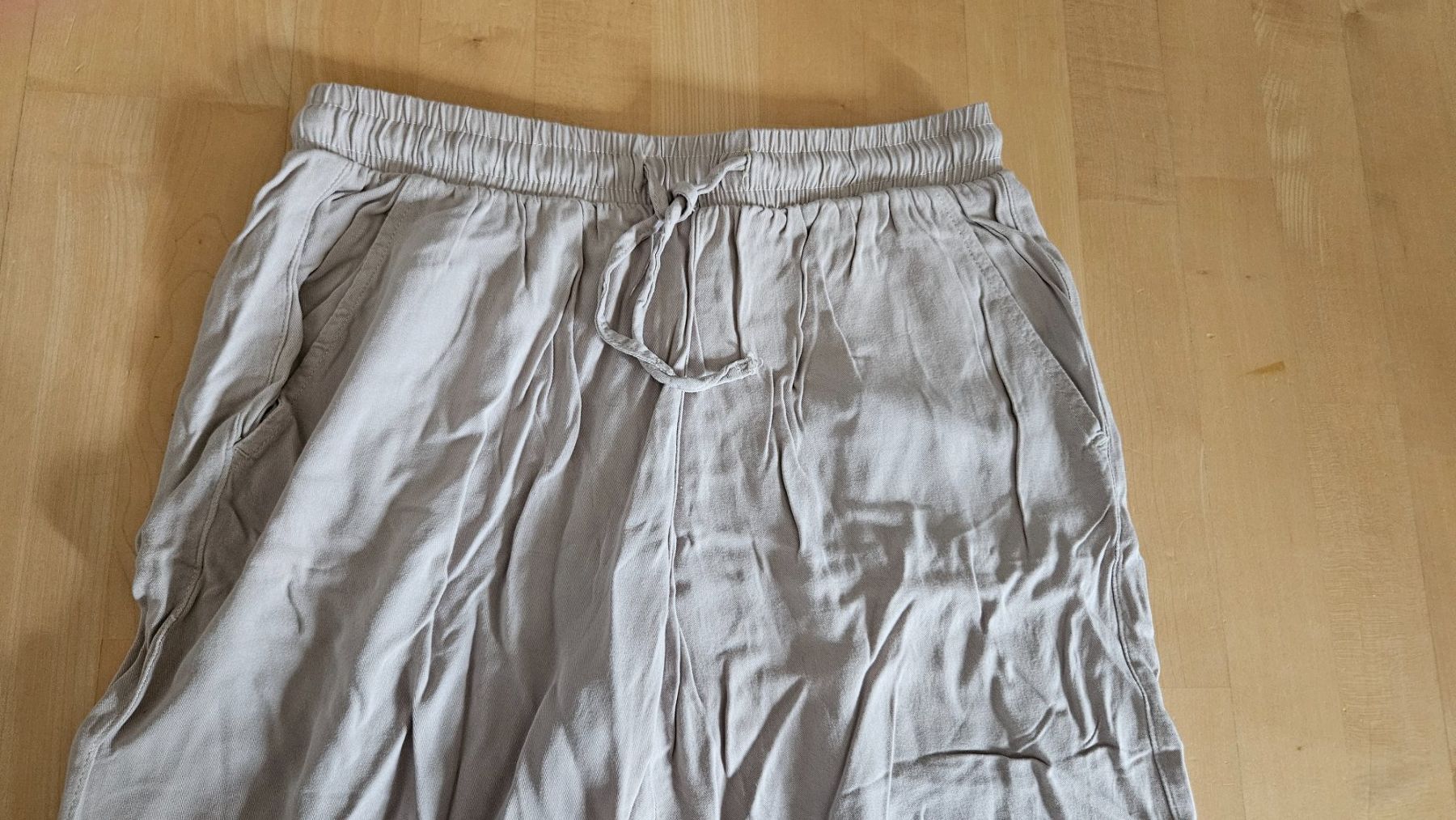 Pantaloni: Sommer-Stoffhose beige Grösse 36 – Nuovo (secondo la descrizione) da Nänikon venduto da Altibuy 1
