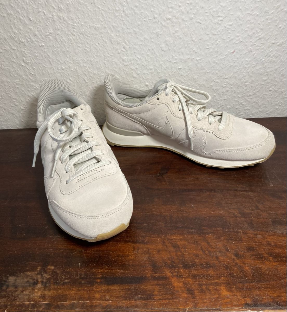 Nike Scarpe da donna: Nike Sneaker Schuhe Gr. 40 hellgrau – Nuovo (secondo la descrizione) da Fislisbach venduto da KolibriSecondhand