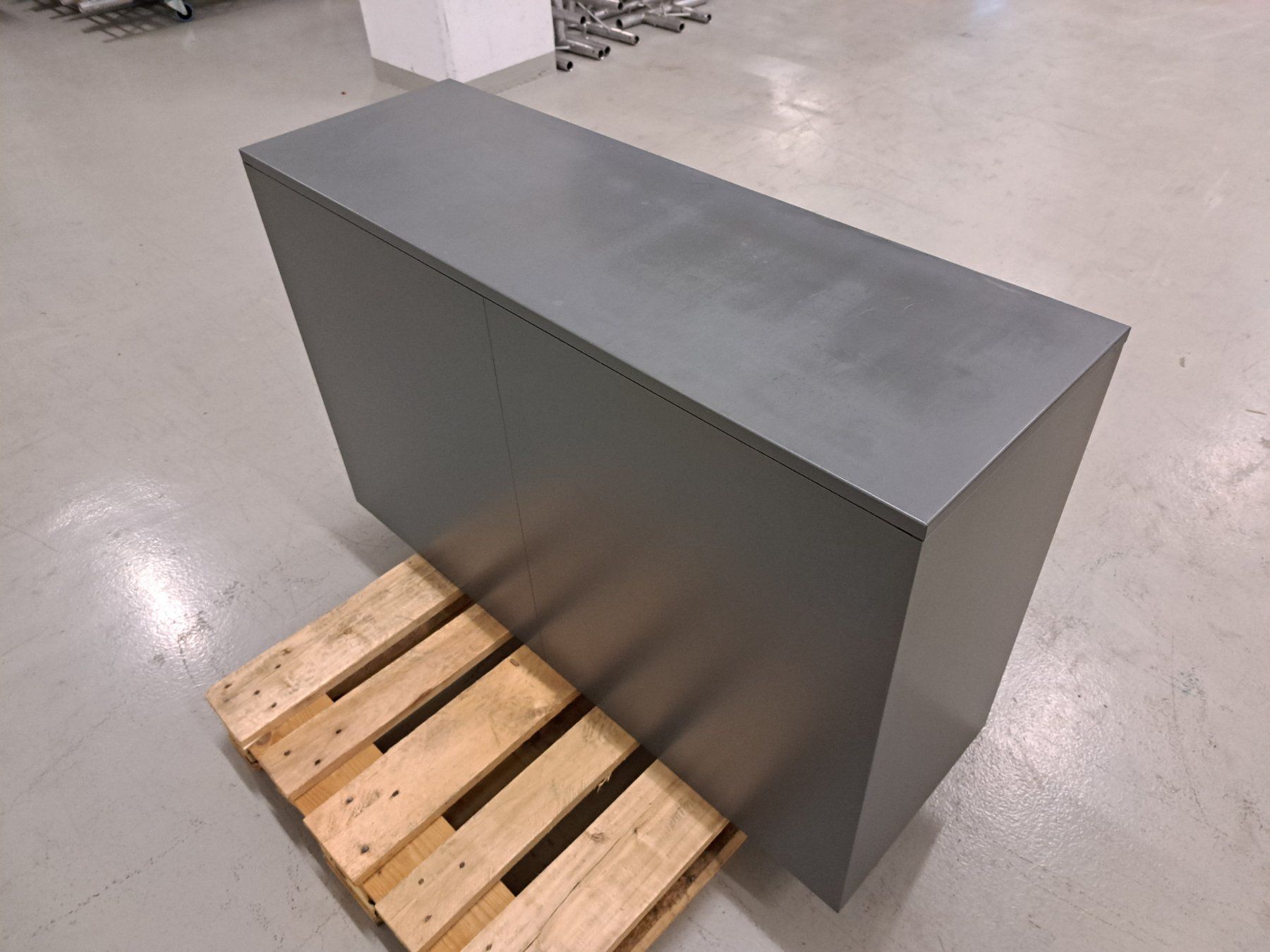 Lista Armadi: Sideboard Lista Office mit Rollladentür grau – Usato da Embrach venduto da lichttechnik 5