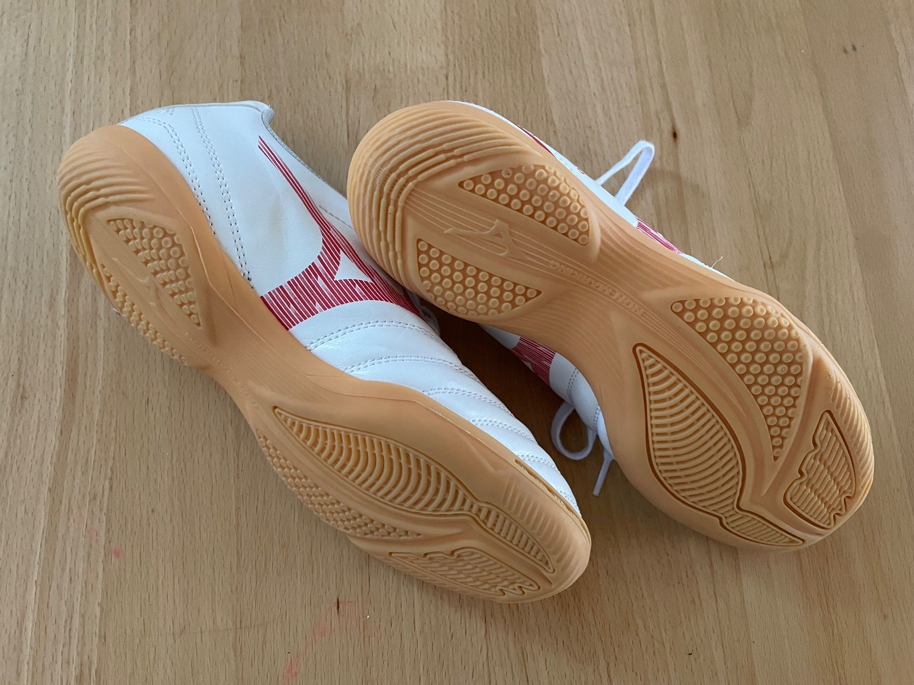 Scarpe per ragazze: Turnschuhe, Hallen-Schuhe, Gr. 38 – Usato da Cham venduto da 2eye 3