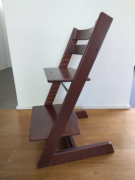 Stokke Chaises hautes: Tripp Trapp dunkelbraun – D'occasion à Erlinsbach SO par Fluegepilzli