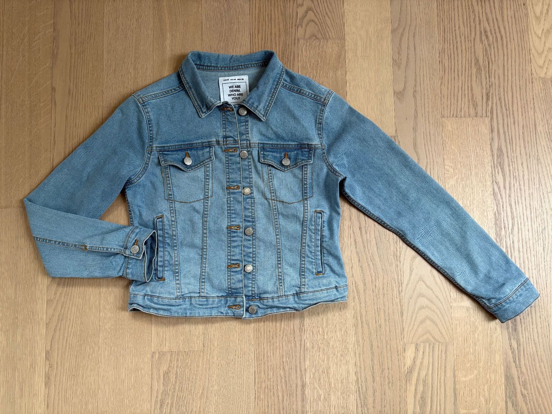 Pull&Bear Giacche: Pull&Bear Jeansjacke, hellblau, Gr.S/M – Usato da Gossau SG venduto da Black-Queen