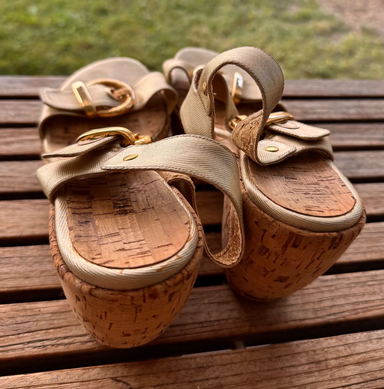 Stuart Weitzman Scarpe da donna: Stuart Weitzmann Sandalen gold mit Korksohle Gr. 38 – Usato da Baar venduto da 001loulou 1