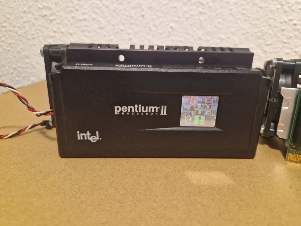RETRO: Intel Pentium 2 und Intel Pentium 3 (Set, je 1x) (Defekt) in ...