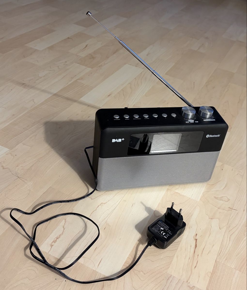 Radio: DAB+ Radio mit Bluetooth – Usato da Unterägeri venduto da Livia.Bie