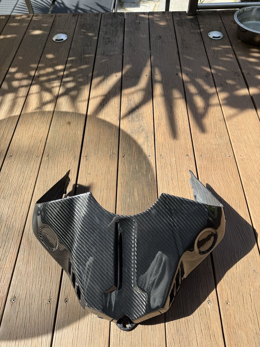 Yamaha Tutti i ricambio per moto: Yamaha r1 Tank abdeckung  – Usato da Münchenstein venduto da ajestkarim 5