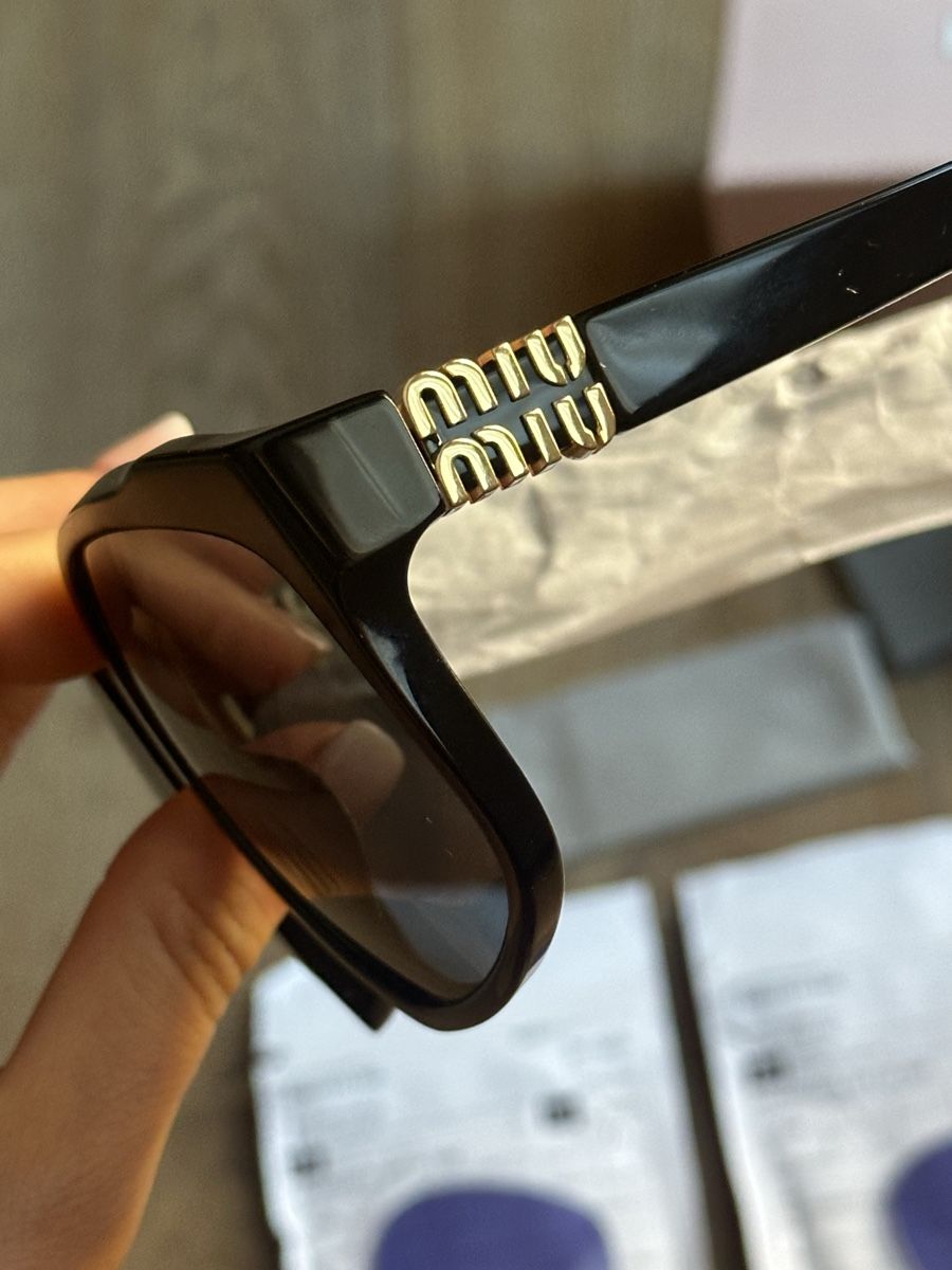 Miu Miu Occhiali & Lenti: CUSTOM Miu Miu A07S Sonnenbrille – Nuovo e nell'imballaggio originale da Silvaplana-Surlej venduto da vikhayy.stmoritz 2