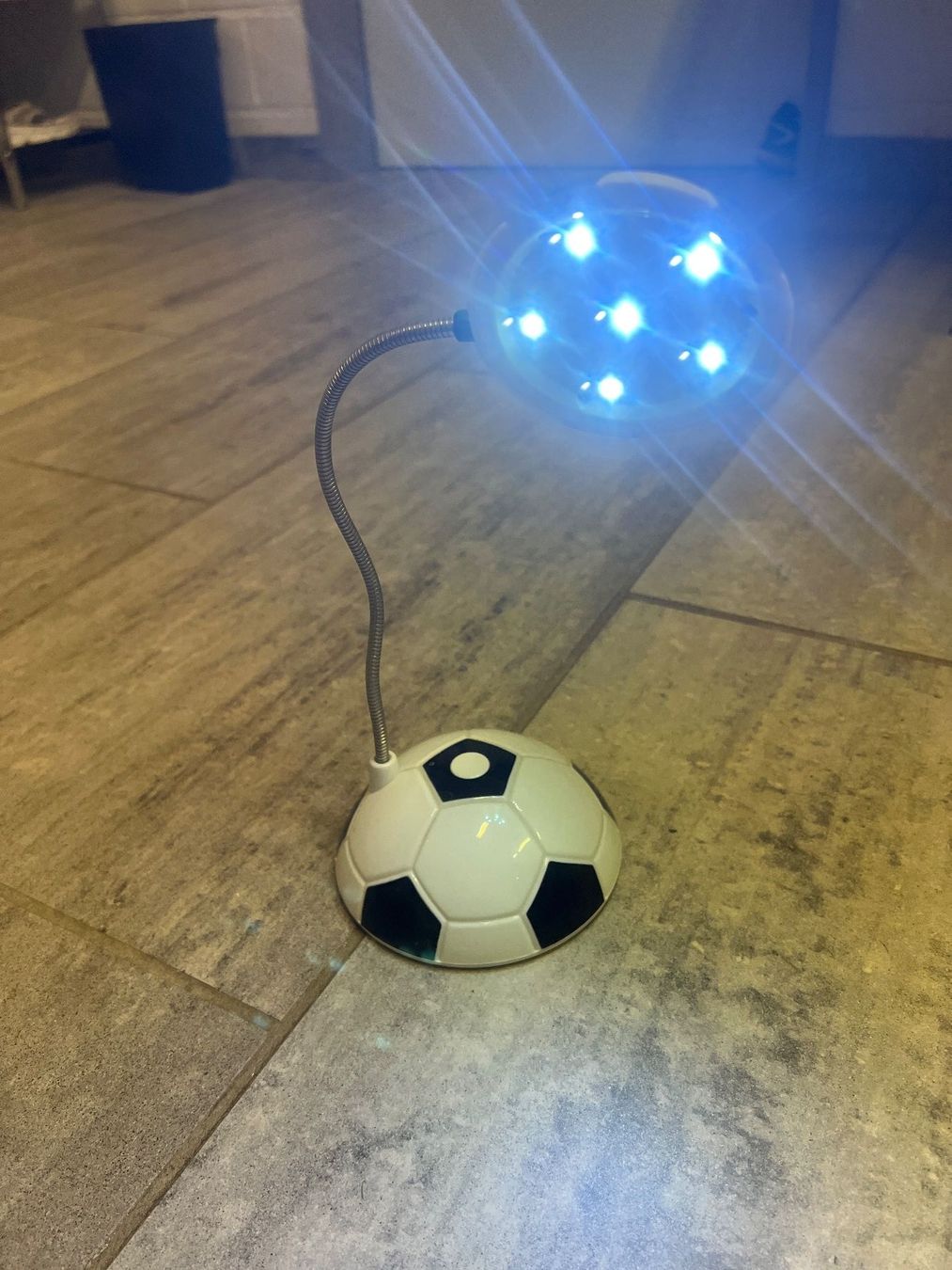 Lampen: Nachttischlampe Fussball – Gebraucht aus Läufelfingen von Zehnerlein 1