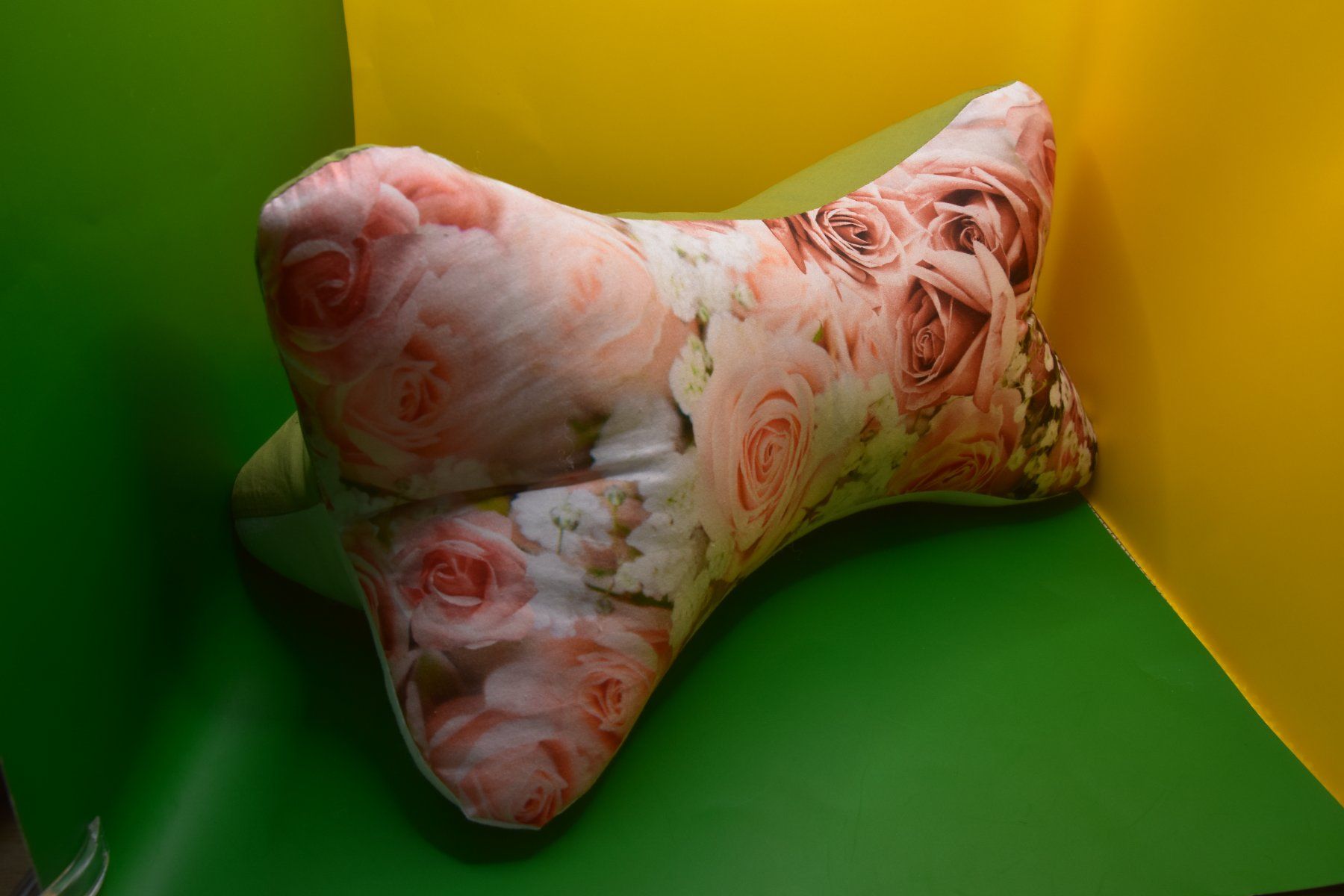 Cuscini: Lese- und Nackenknochen Rosen mit olive und ecru – Nuovo e nell'imballaggio originale da St. Gallen venduto da Elmarotto 1
