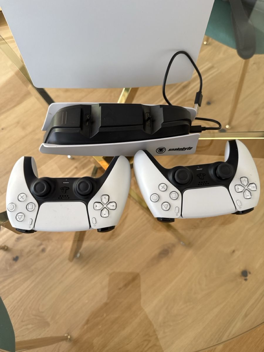 Sony Konsolen: PlayStation 5 DualSense Controller-Ladestation-Set – Neu (gemäss Beschreibung) aus Waldenburg von Gile35 1