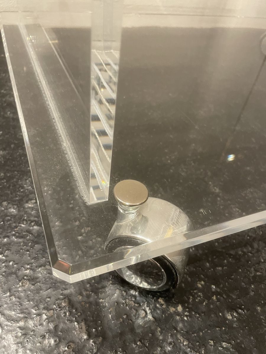 Meubles TV: Plexiglas Möbel auf Rollen  – D'occasion à Windisch par rascale 4