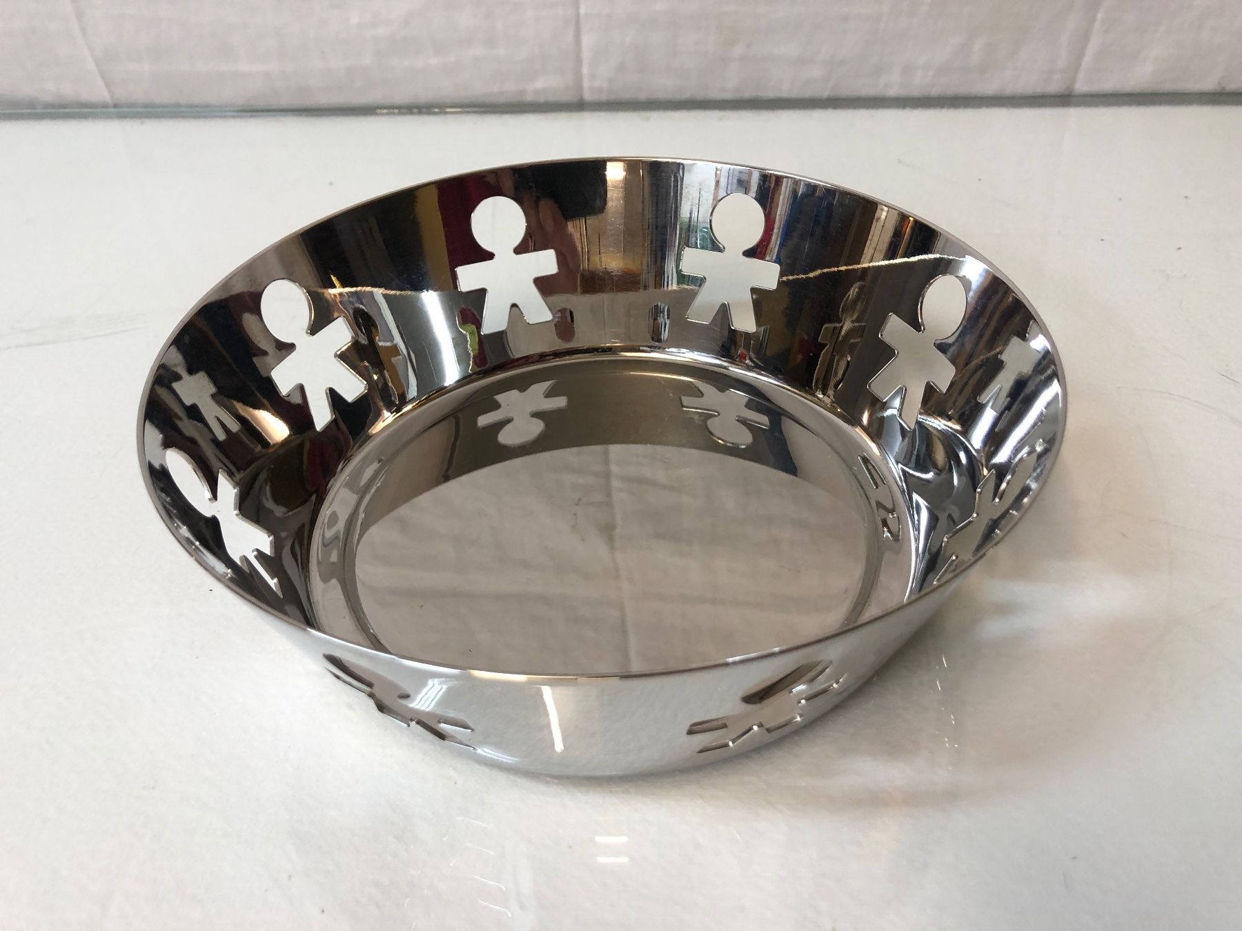 Alessi Ciotole: ALESSI Schale Durchmesser 18cm Höhe 5.2cm – Usato da Brunnen venduto da Allerwaren