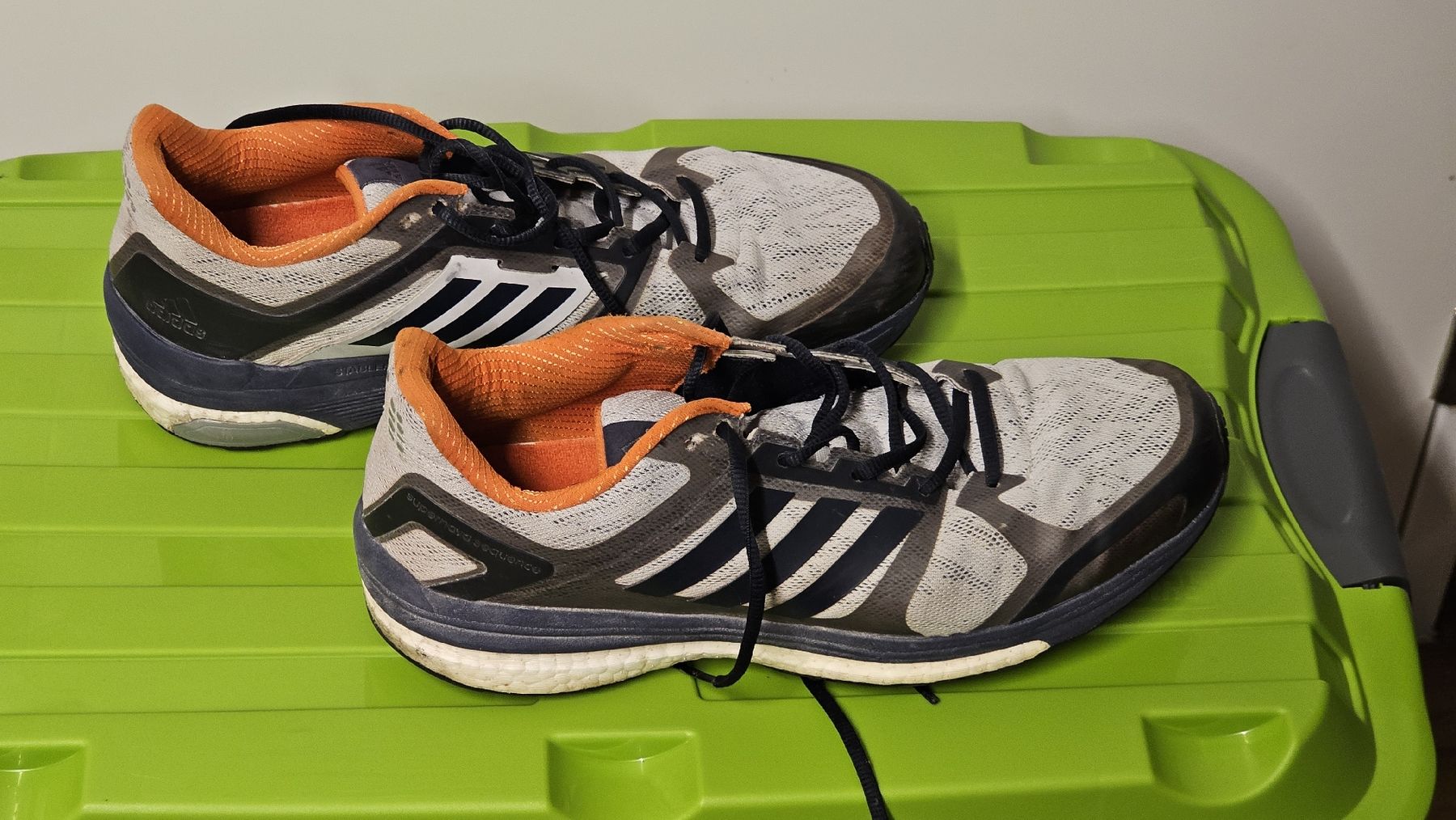 Adidas Scarpe da uomo: Adidas Laufschuhe in Grösse 45 – Usato da Fällanden venduto da salenale