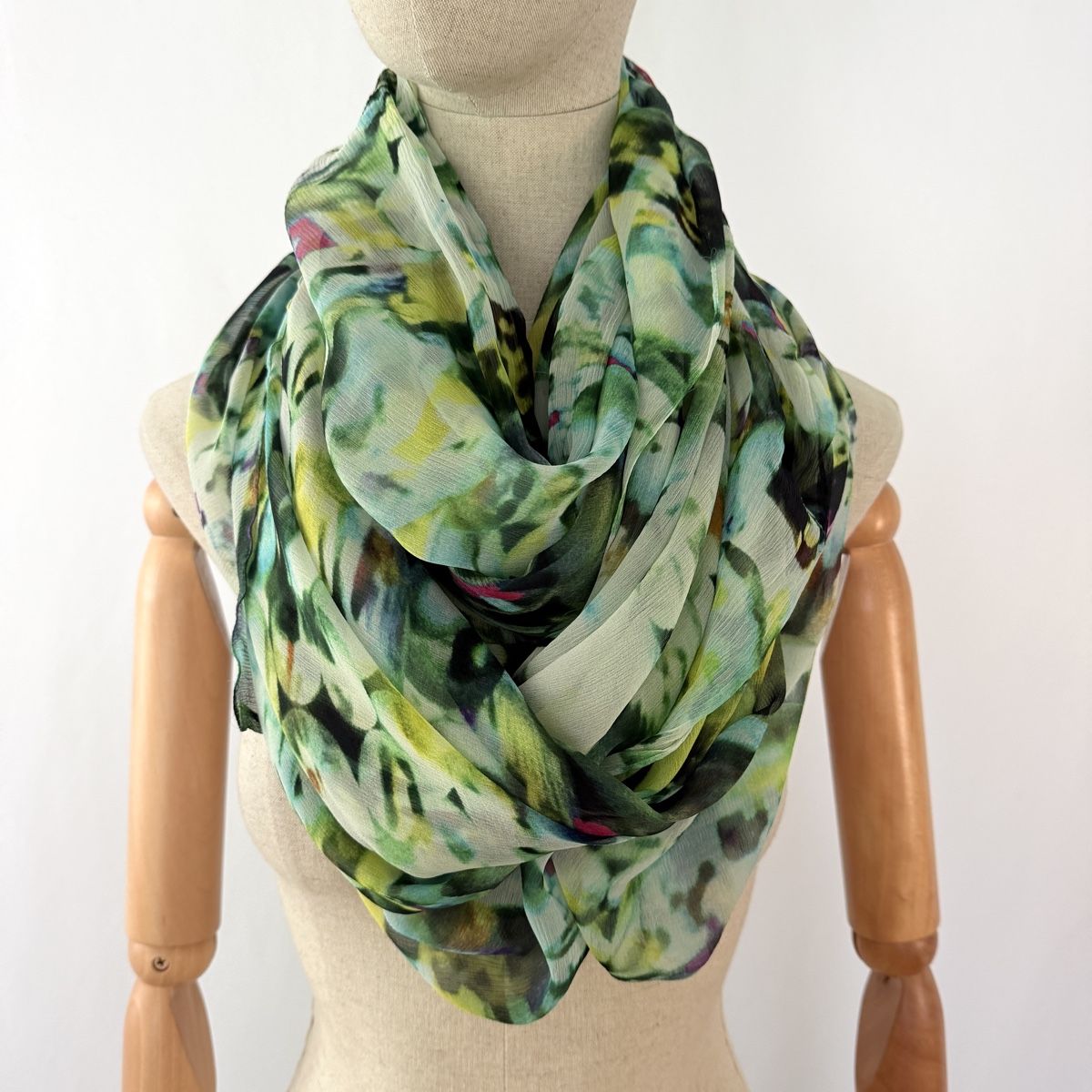 Oska Foulard & Sciarpe: OSKA Large silk scarf – Nuovo (secondo la descrizione) da Freienbach venduto da Avviivva_Shop